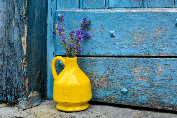 Shabby-chic-farmhouse-decor-yellow-vase-purple-flowers-distressed-blue-dresser.jpg